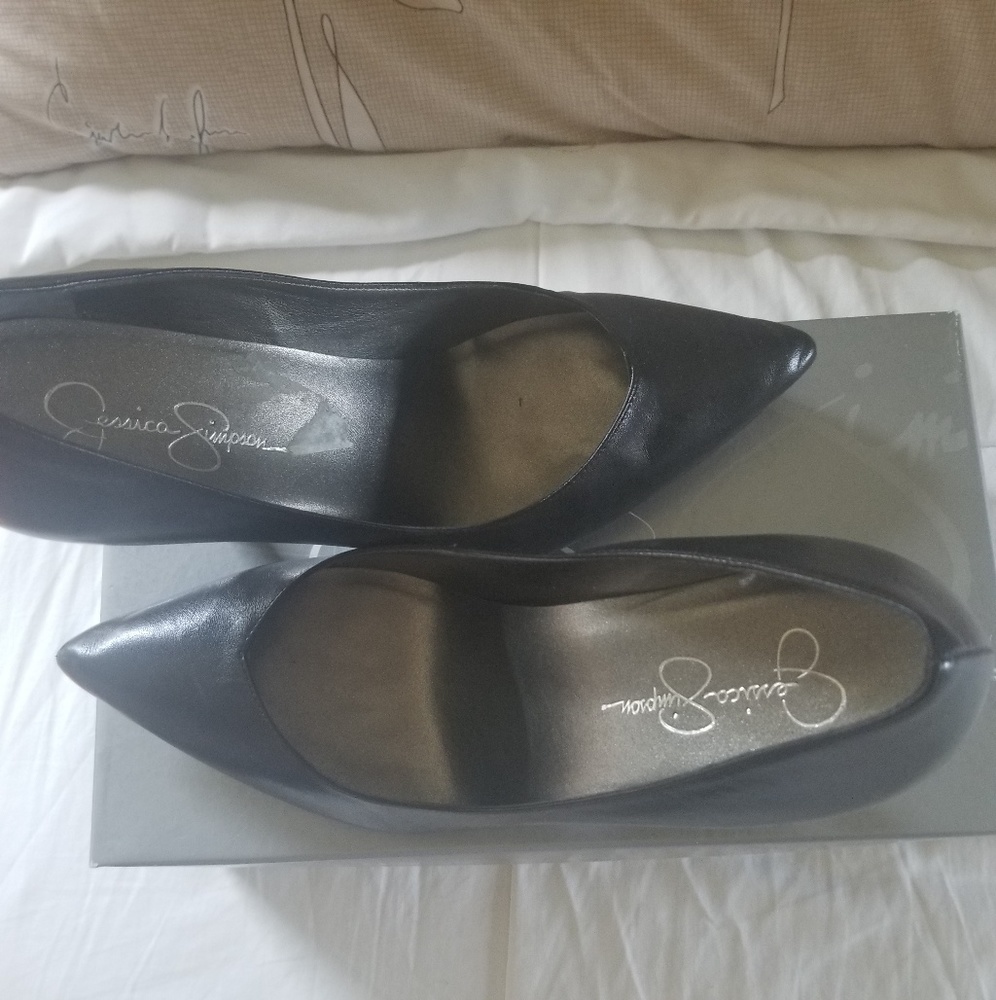 Jessica Simpson Black Leather Pumps
